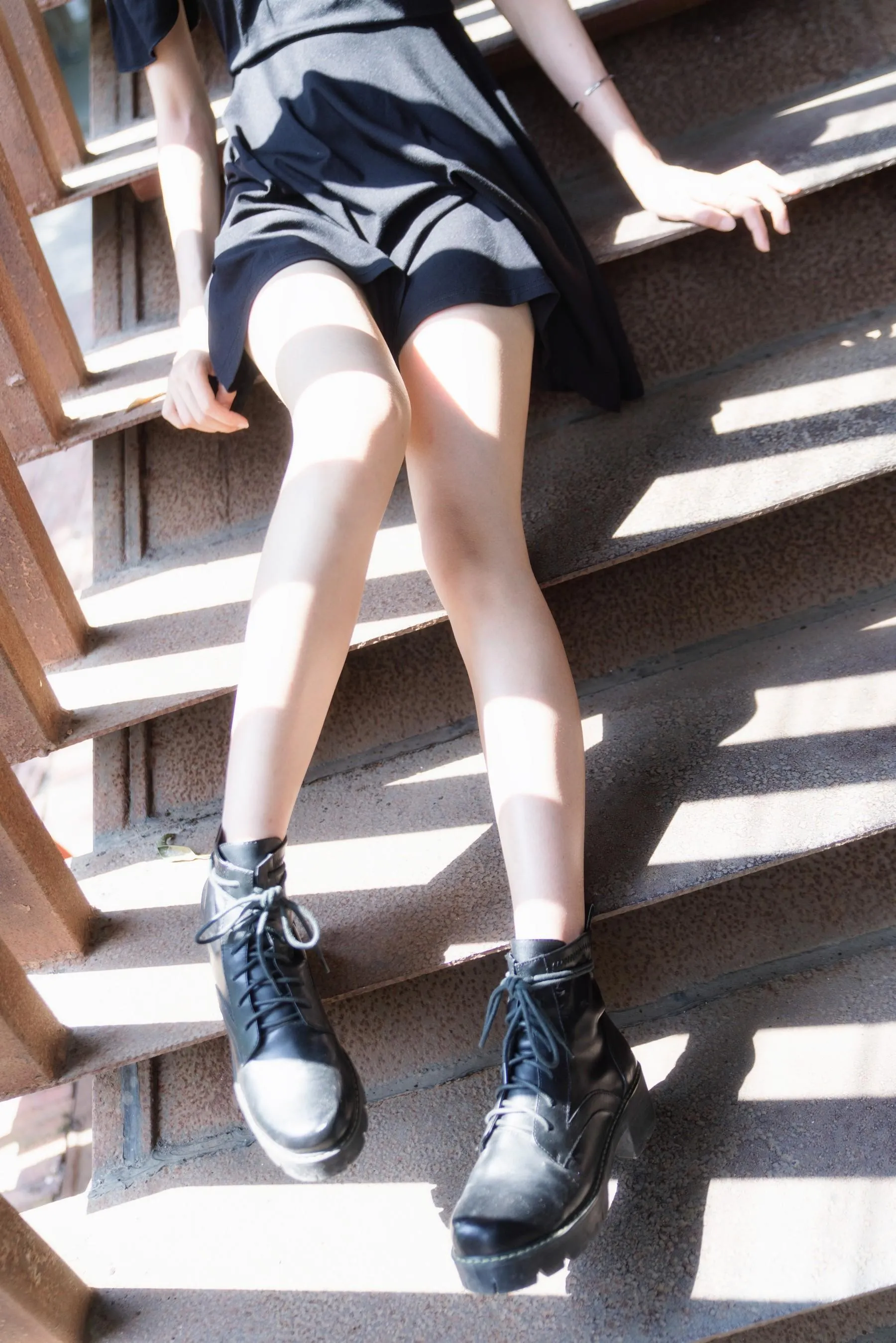 木绵绵OwO – NO.76 黑色魅惑 [23P]插图1